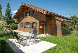 Ferienhaus Fuchsweg im Feriendorf Reichenbach (F25b) – Ferienhaus mit großem überdachten Freisitz (HT, F25b)