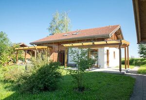 Ferienhaus Fuchsweg im Feriendorf Reichenbach (F24b) – Freundliches Holzhaus mit zwei Schlafzimmern (F24b)