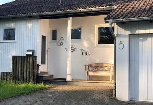 Ferienhaus Fuchsweg im Feriendorf Reichenbach (F5) – Ferienhaus mit 4 Schlafzimmern und Terrasse (HT, F5)