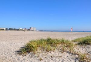 Burgtiefe Südstrand – Ferienwohnung "Oskar" am Südstrand Burgtiefe mit Balkon & Ostseeblick-2 Personen