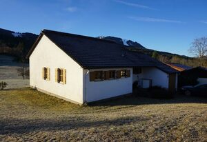 Ferienhaus Gamssteige im Feriendorf Reichenbach (G4) – Modernes Ferienhaus mit Blick auf die Alpspitze (G4)