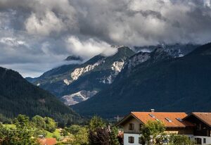 Ferienhaus Heuser – FeWo Sonnenseite, Terrasse und Südbalkon