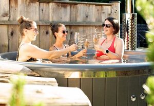 Chalet Enzian Bayerwald – Chalet, 72qm, mit Sauna und Whirlpool im Garten