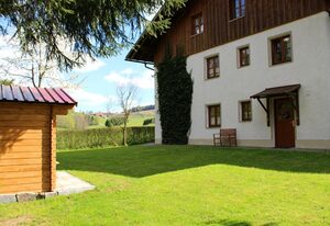 Ferienwohnung Franz und Angela Hausladen – Ferienwohnung Hausladen (55qm) mit Küche und Garten