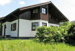 Ferienhaus Untere Gamssteige im Feriendorf Reichenbach (UG1) – Geräumiges Ferienhaus mit Bergblick auf drei Etagen (UG1)