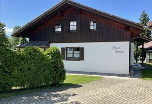 Ferienhaus Untere Gamssteige im Feriendorf Reichenbach (UG2) – Haus Simon mit Bergblick und Garten (HT, UG2)