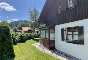 Ferienhaus Untere Gamssteige im Feriendorf Reichenbach (UG2) – Haus Simon mit Bergblick und Garten (HT, UG2)