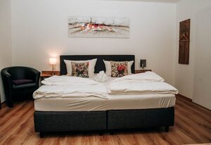 Ihre Pension in Amerang – Dreibettzimmer mit Dusche/WC