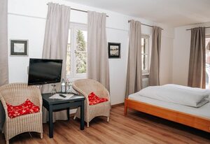 Ihre Pension in Amerang – Dreibettzimmer mit Dusche/WC