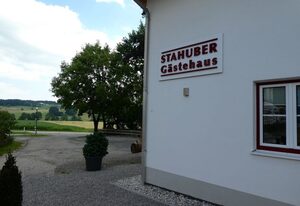 Gästehaus Stahuber – Doppelzimmer mit Ausblick in unser schönes Glonntal