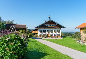 Stadlerhof – Ferienwohnung 57m², 1. Stock, eigener Eingang, Balkon, 1 Schlafzimmer, TV