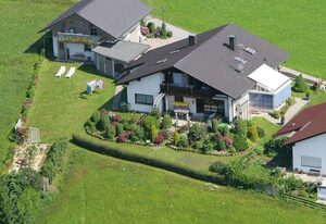 Ferienwohnung Holzapfel – Ferienhaus Holzapfel-Häusl (60qm) mit Balkon und Küchenzeile