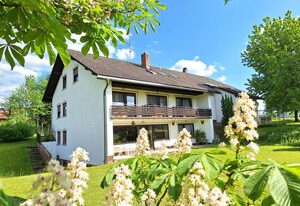 Pension Schneider – Mehrbettzimmer mit Blick ins Grüne