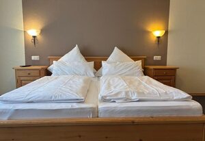 Pension Leithenwald – Ferienwohnung Silberberg (70qm) mit Balkon und zwei Schlafzimmern