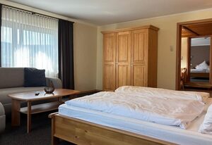 Pension Leithenwald – Ferienwohnung Silberberg (70qm) mit Balkon und zwei Schlafzimmern