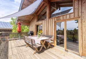 Biohof Beim Danner – Appartment Bernadette 40qm mit Balkon und Bergblick