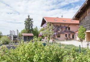Biohof Beim Danner – Appartment Bernadette 40qm mit Balkon und Bergblick