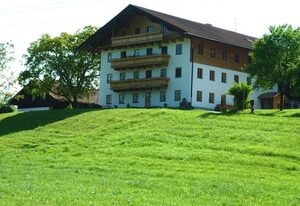 Fewo Pfeiffer/Bergblick – Ferienwohnung 80qm mit Balkon und Panoramablick für max. 5 Personen