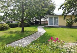 Kleiner Bungalow im Grünen