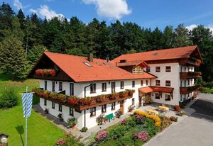 Ferienwohnungen Weghofer **** – Ferienwohnung Obstgarten (65 qm) mit Balkon