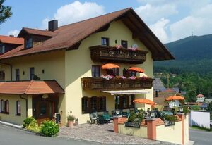 Pension/Ferienwohnungen Ludwig – Ferienwohnung 80qm mit Terrasse und Blick in die Natur