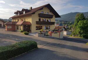 Pension/Ferienwohnungen Ludwig – Ferienwohnung 80qm mit Terrasse und Blick in die Natur