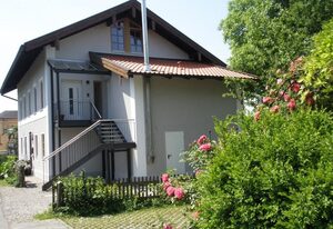 Ferienwohnung Adlmaier – Sonnige Ferienwohnung mit einem Schlafzimmer und Westbalkon