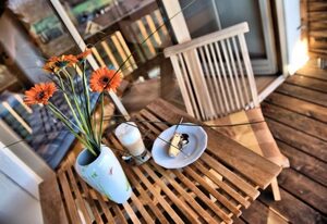 Schenk Rosemarie und Gerald – Fewo im Dachgeschoß, Sichtdachstuhl, 48 qm, 2 Pers., Vollholzmöbel, Südbalkon