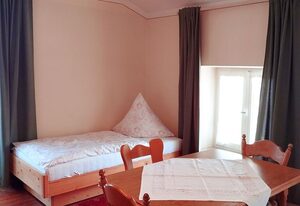 Beim Haasen – Dreibettzimmer (Nr. 1, 24 qm) mit Dusche/WC und Balkon