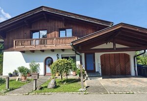 Alpen View | Chiemgau Karte – Ferienwohnung mit Balkon und Bergblick in der Nähe vom Golfplatz