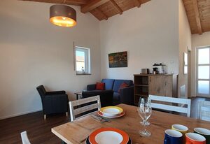 Ferienwohnungen Chiemsee – Ferienwohnung Hochgern, Erdgeschoß, für bis zu 3 Pers., rollstuhlgerecht, 46 qm