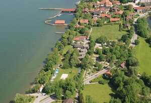 Ferienwohnungen Am Strandbad – Ferienwohnung Inselblick: 2 Schlafzimmer, 90qm, grosser Balkon mit See- und Bergblick