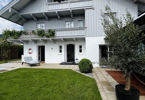 Lake Style Studios – Design Studio mit Pool und Sauna