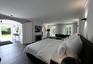 Lake Style Studios – Design Studio mit Pool und Sauna