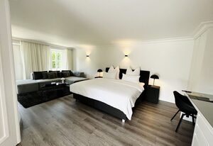 Lake Style Studios – Design Studio mit Pool und Sauna