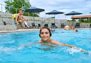 Urlaubshof Kirchmaier – Doppelzimmer Nr. 1 mit Chiemseeblick direkt am Chiemsee