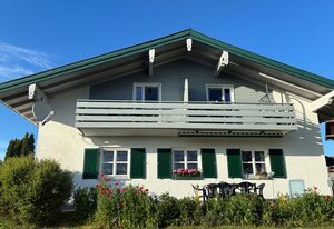 Haus Chiemseeblick – Zimmer Kampenwand - Doppelzimmer mit Dusche/WC und Balkon