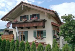 Ferienwohnung Heimat | Chiemgau Karte – Ferienwohnung bis 2 Personen, Erdgeschoss, Terrasse