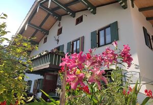 Künstlerhaus Weissgerbergütl – Ferienzimmer Enzian 12 m², ohne Frühstück, Gemeinschaftsküche und -badezimmer