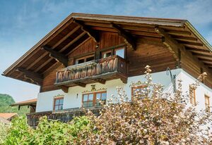 Chiemgautraum – Großzügige Ferienwohnung 72 m², 1-4 Personen, 2 Schlafzimmer, WLAN, Balkon