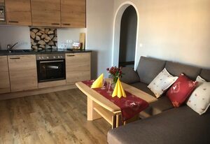 Gasthof zum Ott – Ferienwohnung mit Biergartenblick, Dusche, WC und Balkon