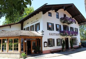 Gasthof zum Ott – Ferienwohnung mit Biergartenblick, Dusche, WC und Balkon