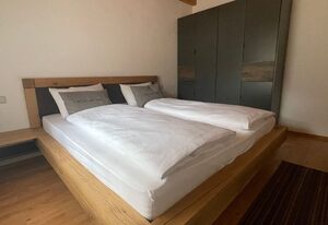 Ferienwohnung Ice Arena View - Chiemgau Karte – Ferienwohnung für 2 Personen, 1 Schlafzimmer, Balkon, 55 m²