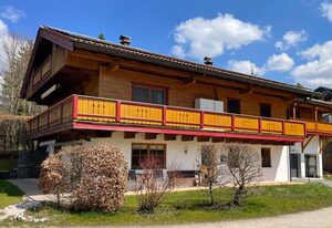 Ferienwohnung Ice Arena View - Chiemgau Karte – Ferienwohnung für 2 Personen, 1 Schlafzimmer, Balkon, 55 m²