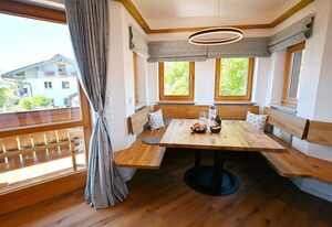 ChiemseeGlück – Alpenländisches Wohngefühl trifft moderne Eleganz ? Ihre exklusive Ferienwohnung am Chiemsee in Chiemseenähe