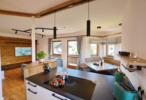 ChiemseeGlück – Alpenländisches Wohngefühl trifft moderne Eleganz ? Ihre exklusive Ferienwohnung am Chiemsee in Chiemseenähe