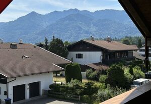 Ferienwohnung zwischen See und Alpen | Chiemgau Karte – Ferienwohnung 57 qm, Balkon und sep.Schlafzimmer
