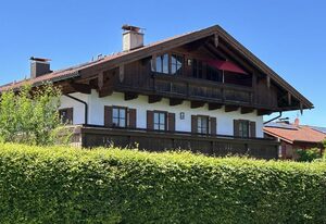 Ferienwohnung zwischen See und Alpen | Chiemgau Karte – Ferienwohnung 57 qm, Balkon und sep.Schlafzimmer