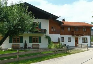 Ferienwohnung Reisenauer – Ferienwohnung- 4 Personen, 75qm, 2 Schlafzimmer, Badewanne, WLAN