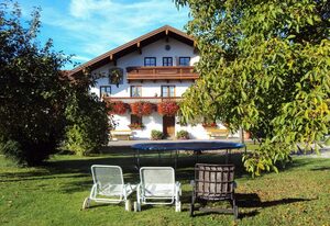 Paulhuberhof – Ferienwohnung III Flieder mit eigenem Balkon, 1-2 Pers., 2.OG